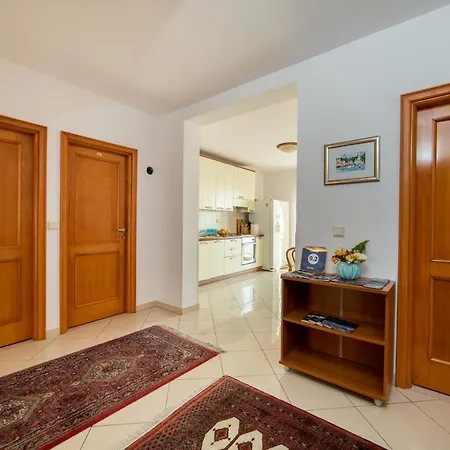 Raic Πανσιόν Ντουμπρόβνικ