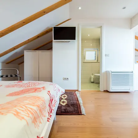 Raic Πανσιόν Ντουμπρόβνικ