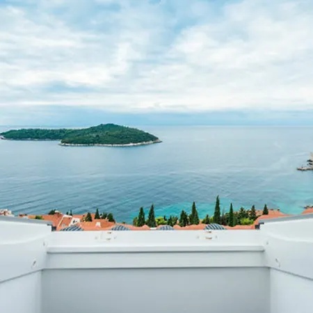 Raic Πανσιόν 4*