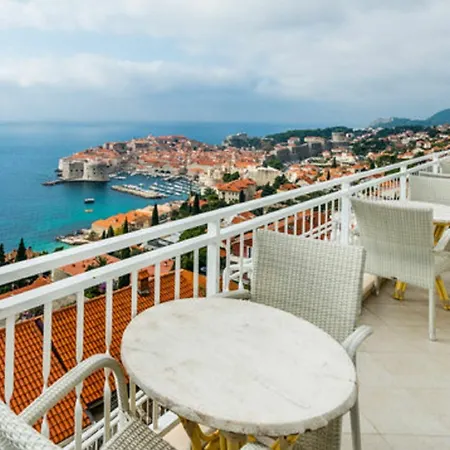 Raic Πανσιόν 4*